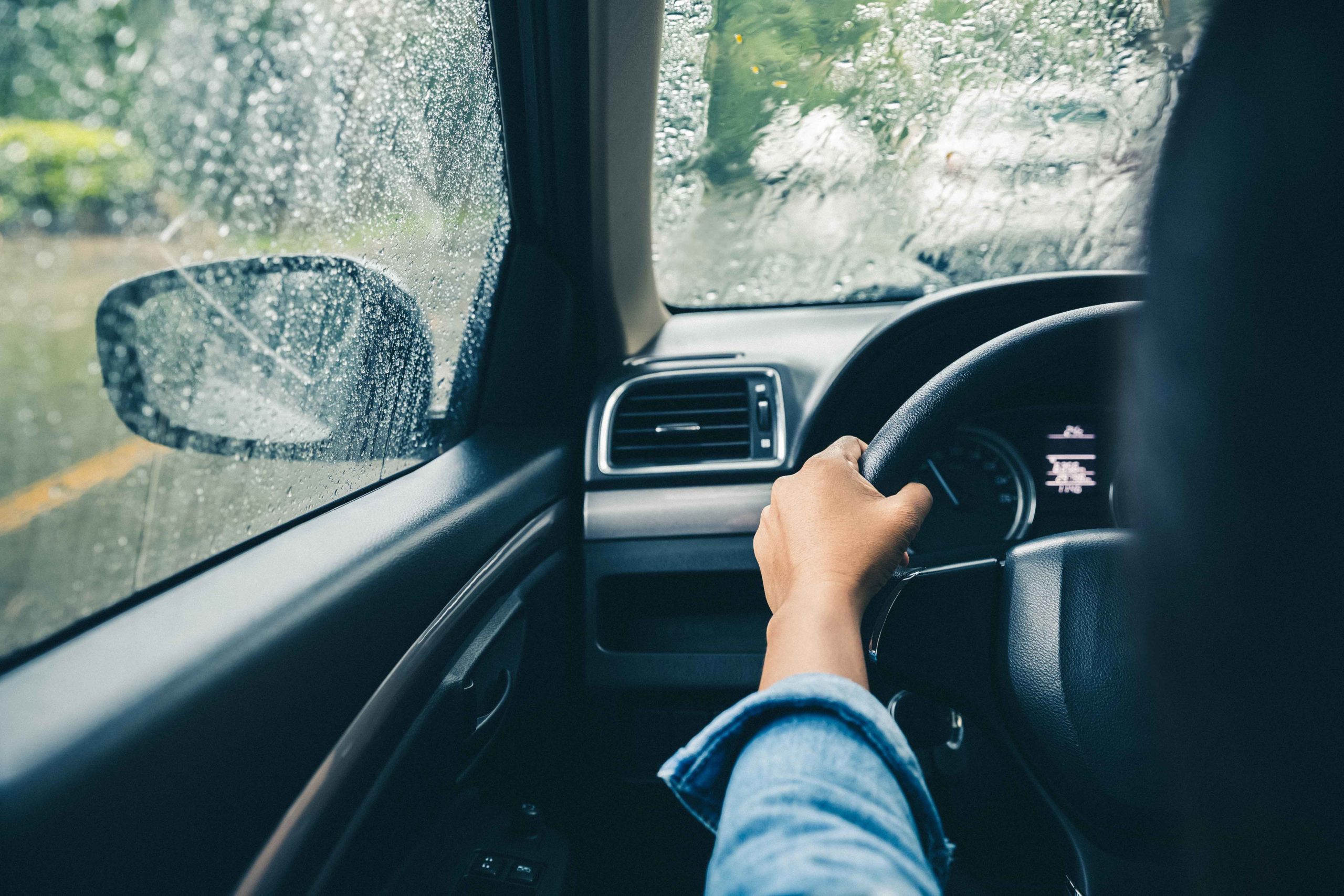 Important Tips to Follow During Heavy Traffic Jam in Rain